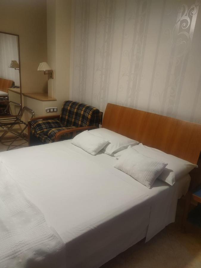 Hostal Burbia Villafranca Del Bierzo Eksteriør bilde