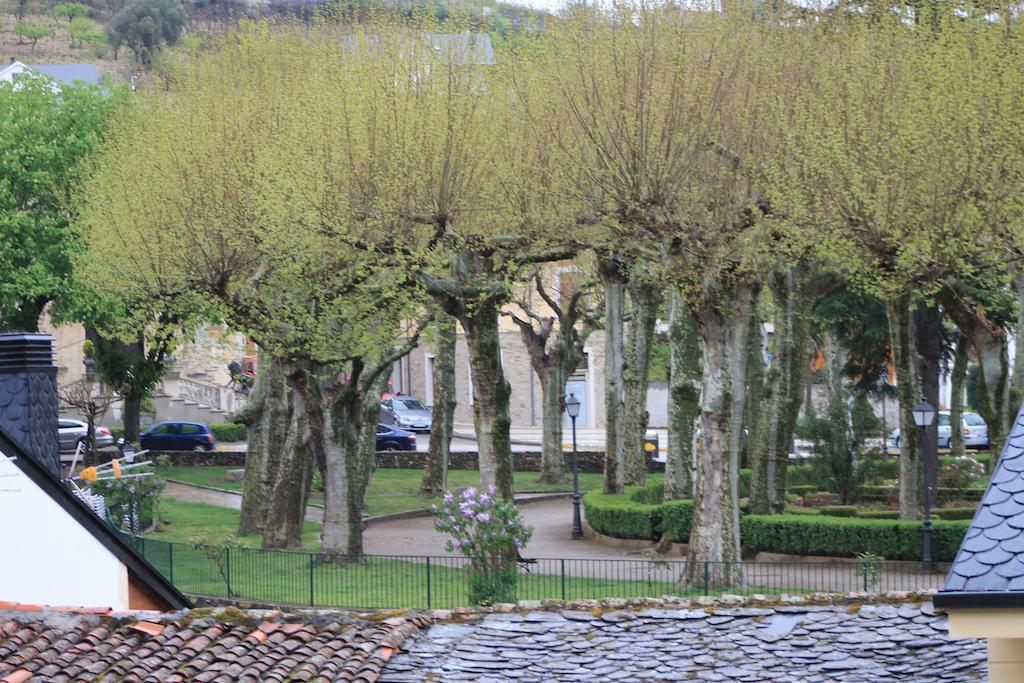 Hostal Burbia Villafranca Del Bierzo Eksteriør bilde