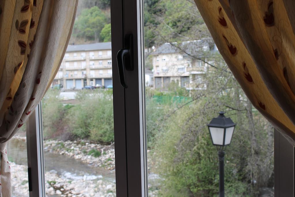 Hostal Burbia Villafranca Del Bierzo Rom bilde