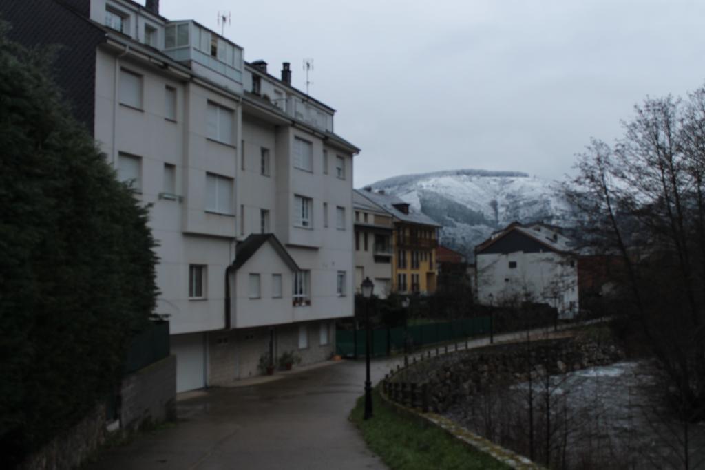 Hostal Burbia Villafranca Del Bierzo Eksteriør bilde